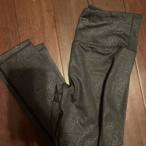 ZYIA Size 4 paisley light n tight capris